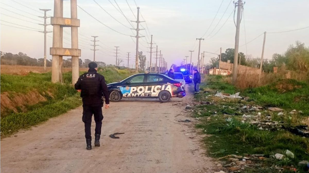 Policías del Comando Radioeléctrico fueron los primeros en llegar al lugar del hallazgo. Policías del Comando Radioeléctrico fueron los primeros en llegar al lugar del hallazgo.