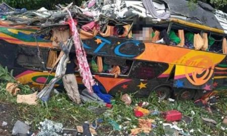 Por ahora hay 19 muertos y 33 heridos, 7 de ellos en estado grave, que fueron trasladados en helicóptero a diferentes hospitales de la región. Por ahora hay 19 muertos y 33 heridos, 7 de ellos en estado grave, que fueron trasladados en helicóptero a diferentes hospitales de la región.