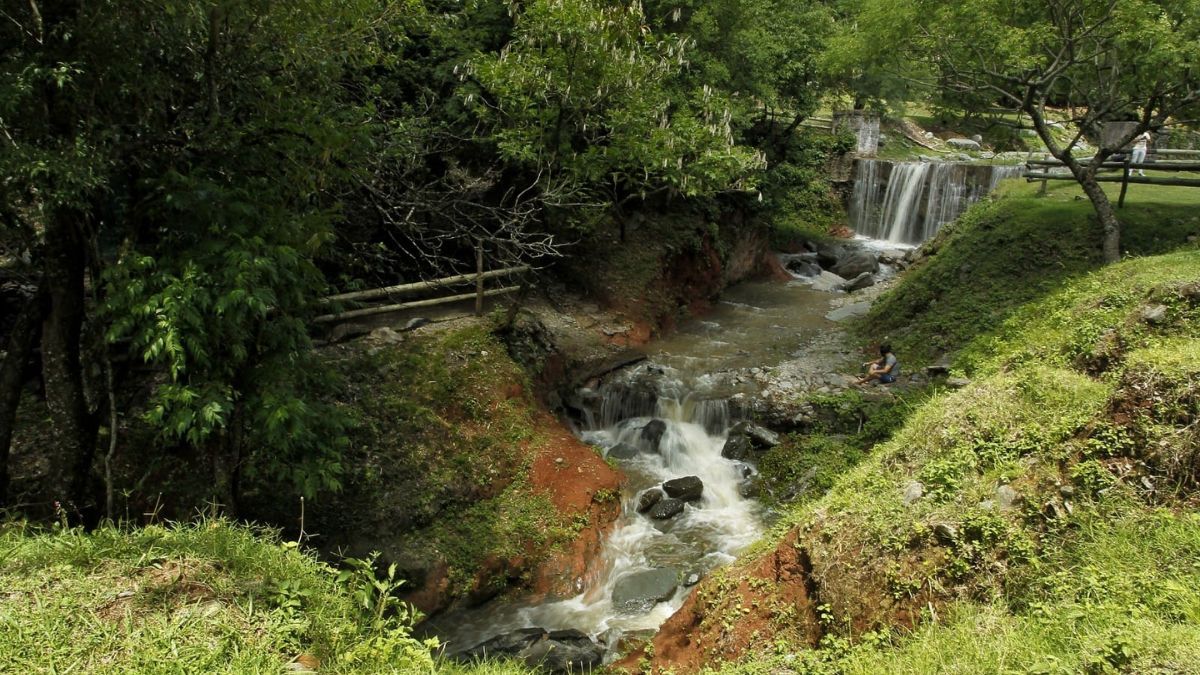 El Balneario La Toma se convirtió en el destino ideal para descansar en familia o vivir una aventura en plena naturaleza. El Balneario La Toma se convirtió en el destino ideal para descansar en familia o vivir una aventura en plena naturaleza.