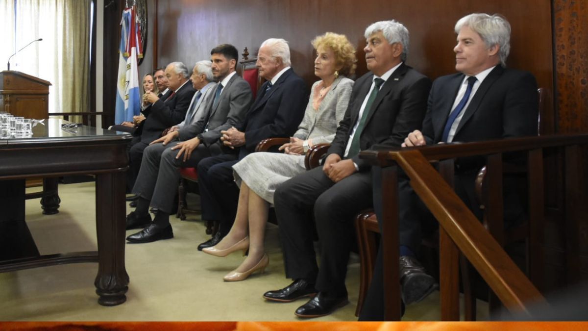 El acto de juramento se realizará a las 11 en el salón de Actos de la Corte Suprema en la ciudad de Santa Fe. El acto de juramento se realizará a las 11 en el salón de Actos de la Corte Suprema en la ciudad de Santa Fe.