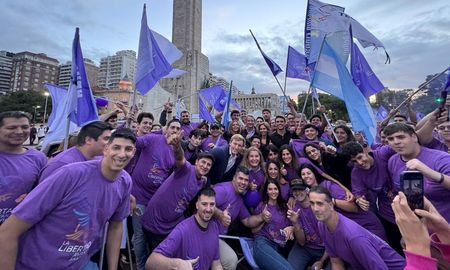 En Rosario, La Libertad Avanza hizo su acto de cierre de cara a las elecciones del domingo 13 de abril. En Rosario, La Libertad Avanza hizo su acto de cierre de cara a las elecciones del domingo 13 de abril.