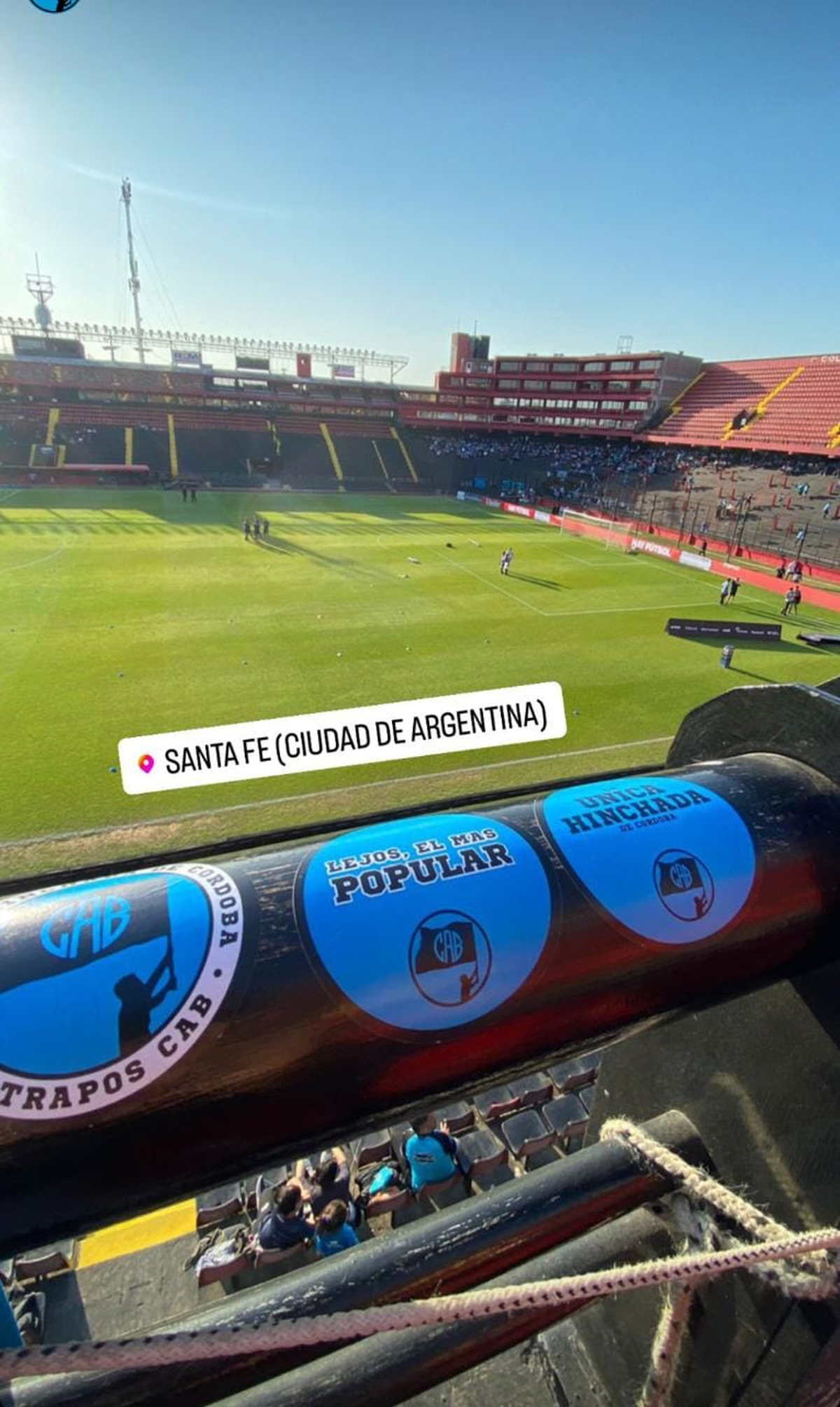 Calcomanias de Belgrano en las tribunas de Colón. Calcomanias de Belgrano en las tribunas de Colón.