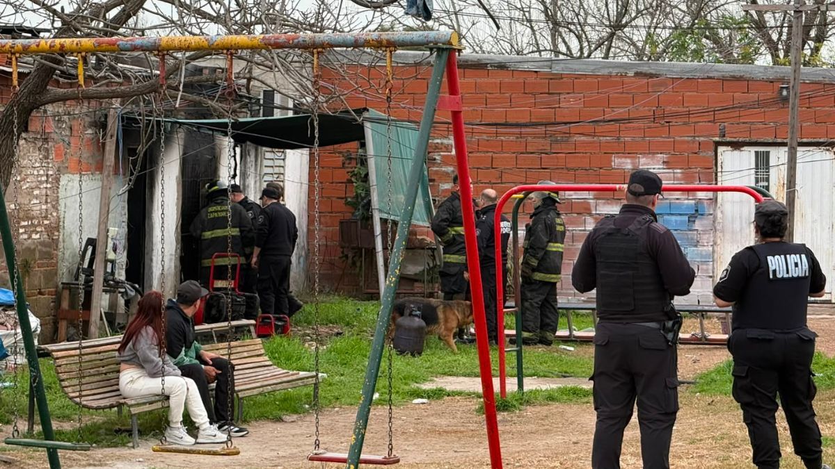 Una vecina contó cómo intentaron rescatar a los hermanos durante el incendio en barrio Schneider.