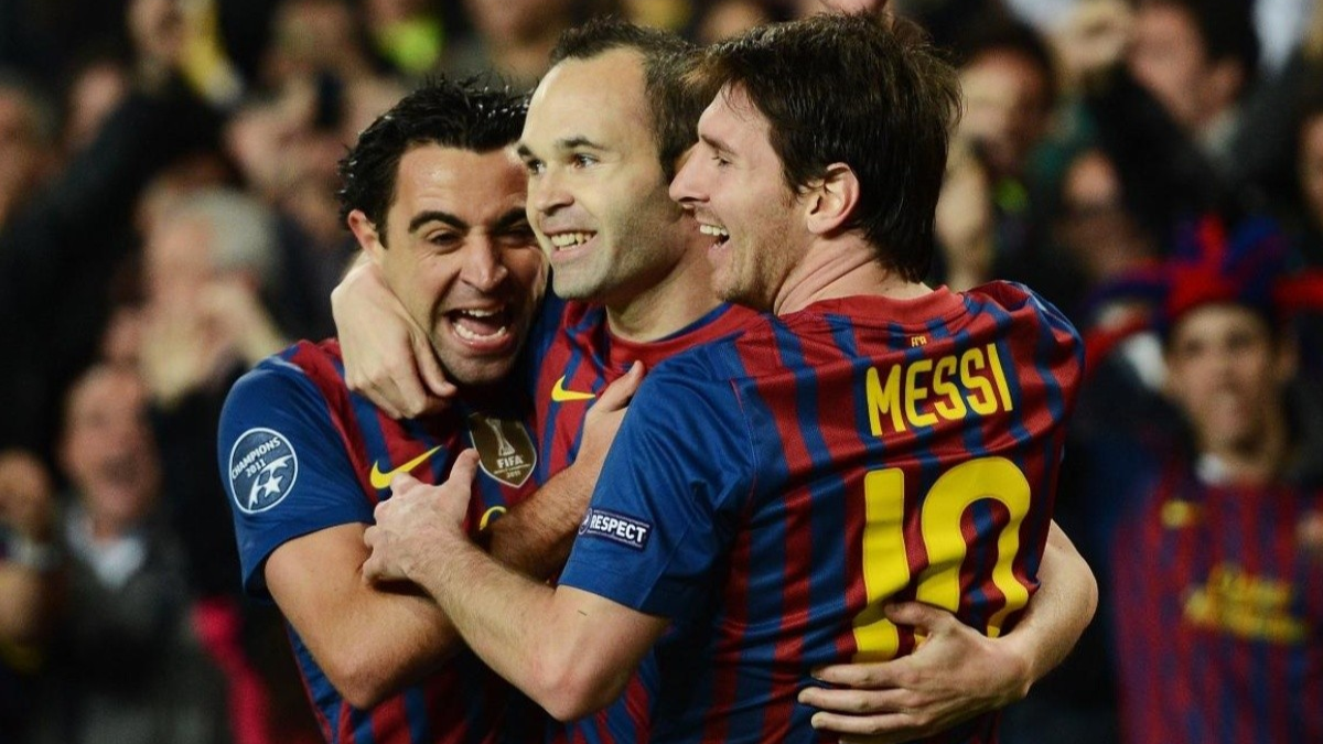 Andrés Iniesta, quien la rompió en el Barcelona con Lionel Messi, descendió con el Emirates Club. Andrés Iniesta, quien la rompió en el Barcelona con Lionel Messi, descendió con el Emirates Club.