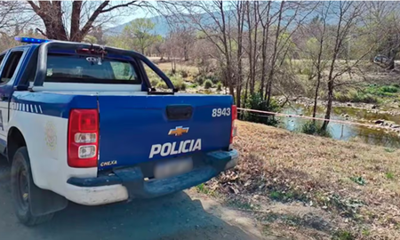 El cuerpo de una mujer fue hallado sin vida y sin ropa en el río Cosquín. El cuerpo de una mujer fue hallado sin vida y sin ropa en el río Cosquín.