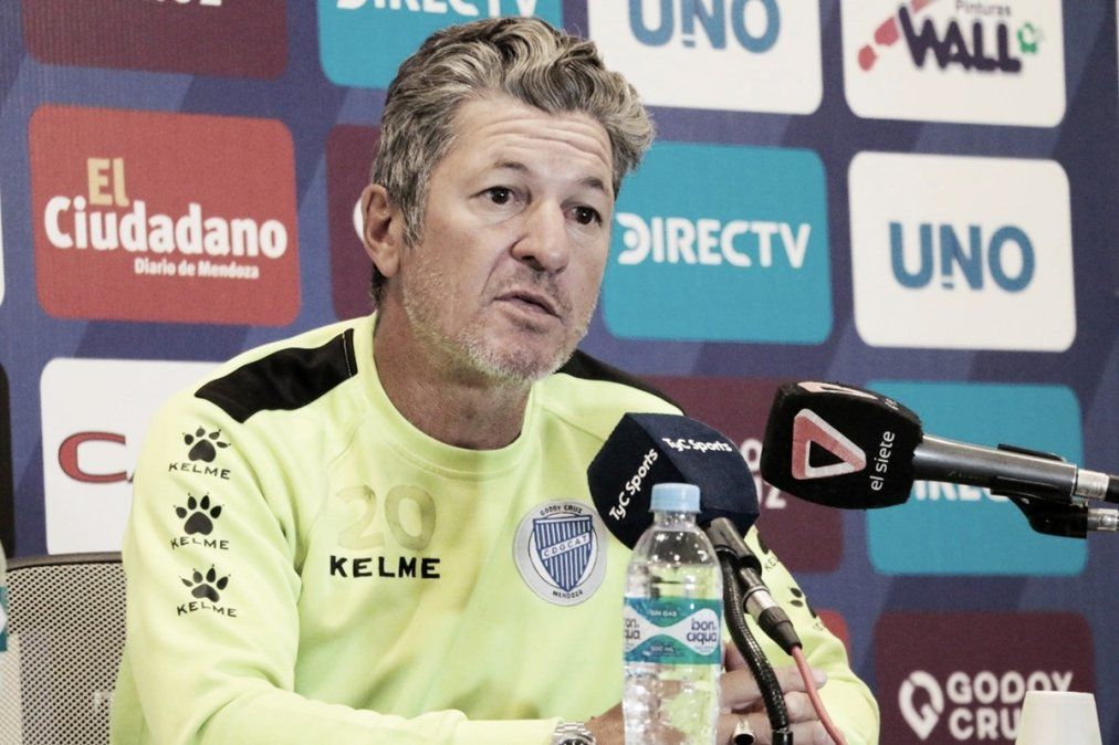 Godoy Cruz oficializó la salida del entrenador Mario Sciacqua