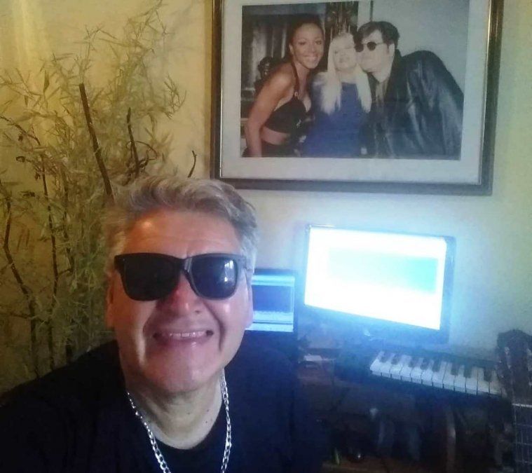 Tras su paso por Buenos Aires, Francisco formó un grupo con el que vendería más de 300 mil discos. El disco no era tan rockero ni él a esa altura se lo conocía como Francisco Serra. Se trataba de "Cachete, pechito y ombligo", éxito de Pancho y la Sonora Colorada.