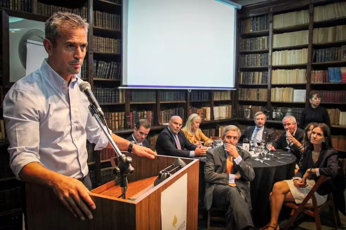 El oficialismo está decidido a recibir en el recinto el próximo miércoles 29 al jefe de Gabinete Manuel Adorni –investigado en la Justicia por presunto enriquecimiento ilícito-.