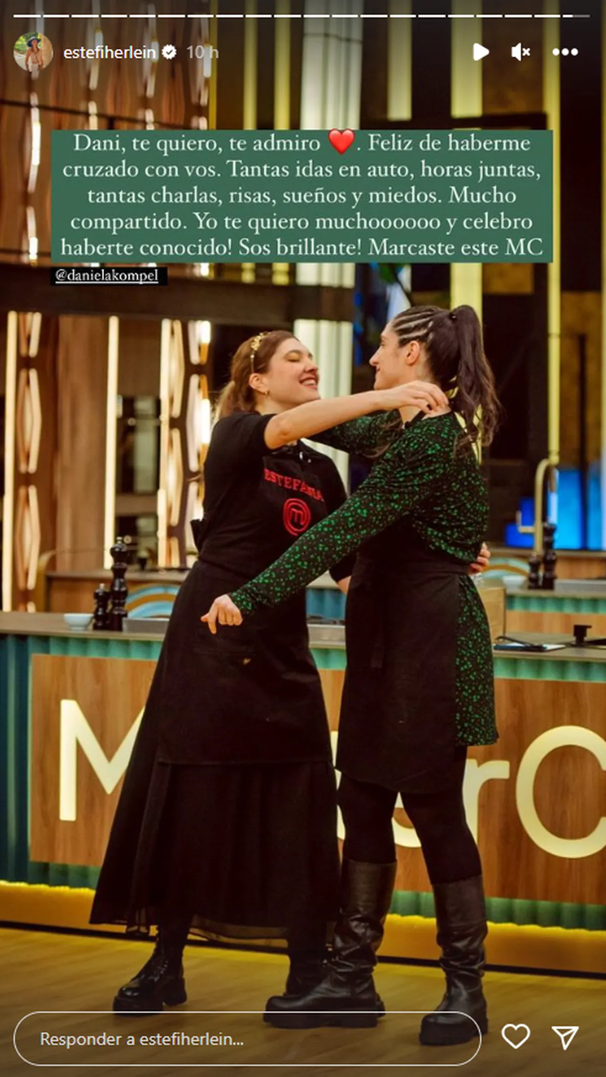 Estefanía Herlein le dedicó unas tiernas palabras a Daniela Kompel tras su salida de MasterChef. Estefanía Herlein le dedicó unas tiernas palabras a Daniela Kompel tras su salida de MasterChef.