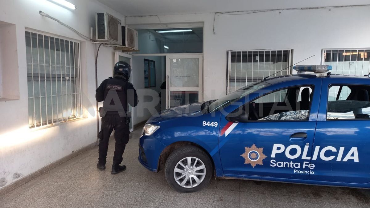 Así llegaba el personal policial trasladando al bebé al Samco de Santo Tomé.