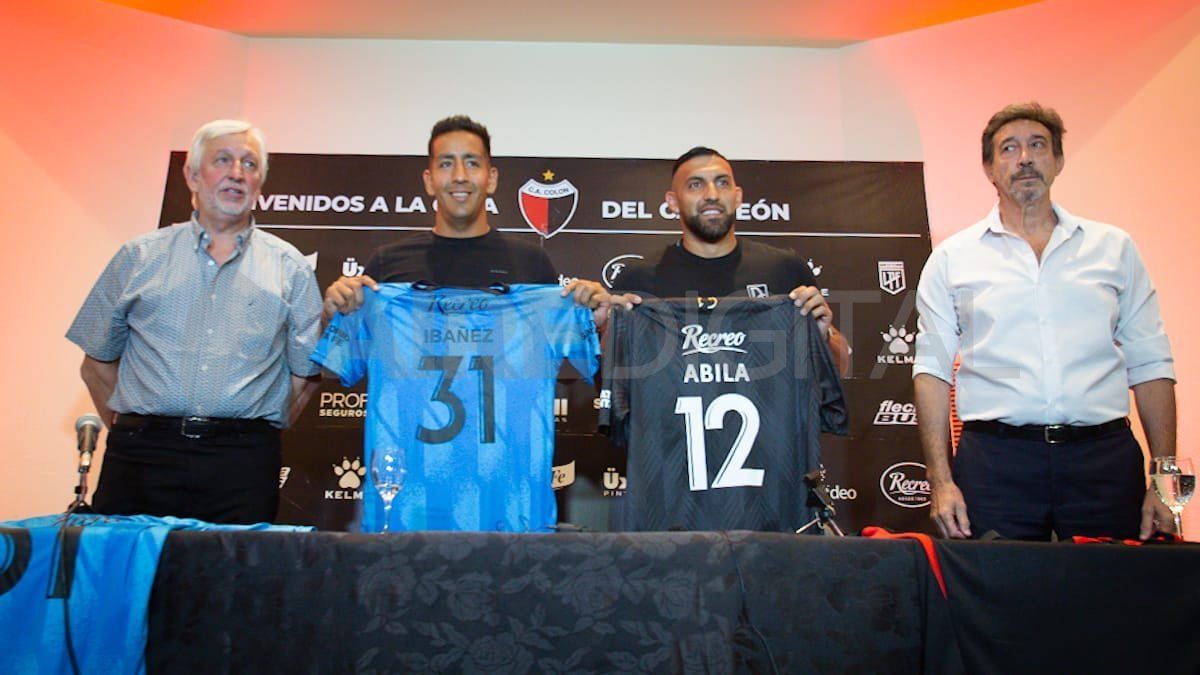 Acompañados por José Alonso y Horacio Darrás, vicepresidentes de Colón, Matías Ibáñez y Ramón Ábila hablaron por primera ante la prensa como jugadores sabaleros.