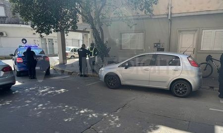 El auto tiene al menos ocho disparos. El auto tiene al menos ocho disparos.