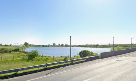 Horror en Ensenada: encontraron el cuerpo de un hombre flotando en una laguna al costado de la autopista Horror en Ensenada: encontraron el cuerpo de un hombre flotando en una laguna al costado de la autopista