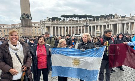 Ciudadanos argentinos estuvieron presentes en la canonización de Mamá Antula. Ciudadanos argentinos estuvieron presentes en la canonización de Mamá Antula.
