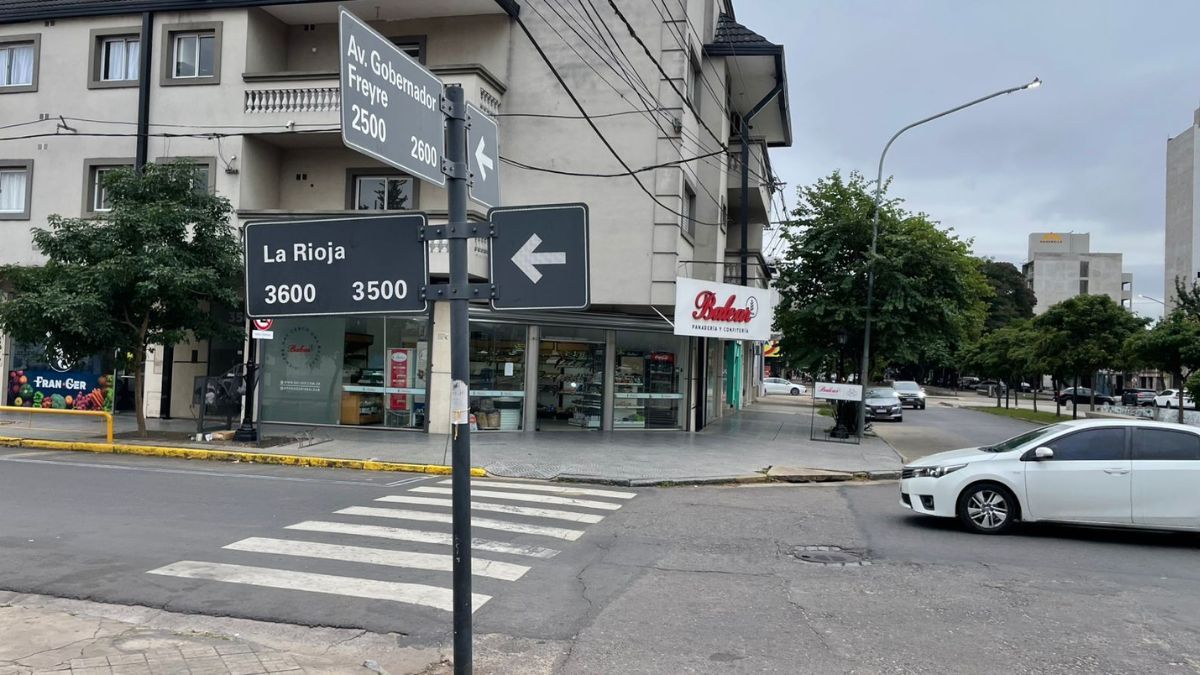 El hecho ocurrió cerca de las 19:30 del domingo en una panadería de calle La Rioja y Avenida Gobernador Freyre.