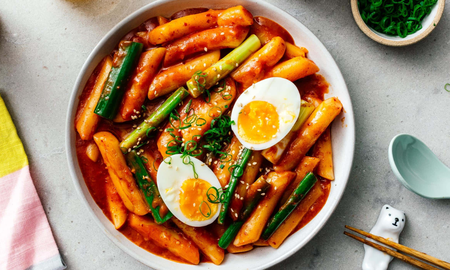 Tteokbokki: la receta fácil para hacer el mejor plato coreano en casa Tteokbokki: la receta fácil para hacer el mejor plato coreano en casa