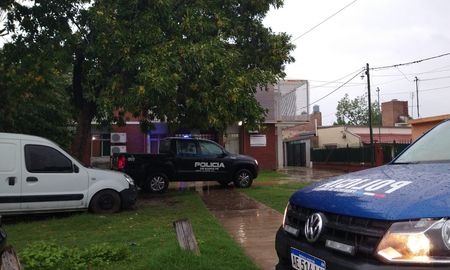 En barrio Santa Rosa de Lima de Santa Fe, personal policial detuvo este miércoles al quinto evadido de la Comsaría 12 de Santo Tomé el 5 de marzo. En barrio Santa Rosa de Lima de Santa Fe, personal policial detuvo este miércoles al quinto evadido de la Comsaría 12 de Santo Tomé el 5 de marzo.