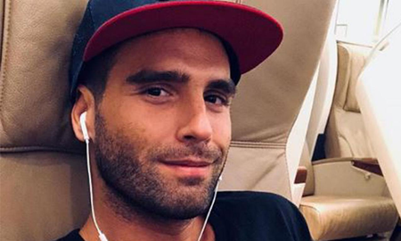 El actor se habría vinculado con la China Suárez cuando ella aún estaba en pareja con Benjamín Vicuña. El actor se habría vinculado con la China Suárez cuando ella aún estaba en pareja con Benjamín Vicuña.