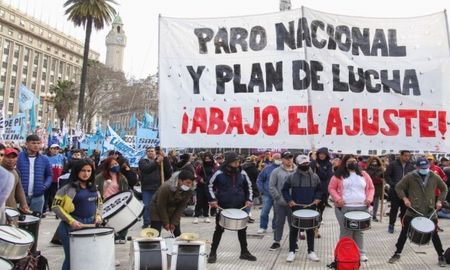 La Justicia rechazó la medida cautelar de la CGT contra el DNU de Javier Milei La Justicia rechazó la medida cautelar de la CGT contra el DNU de Javier Milei