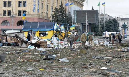 El gobernador de la región de Lviv, Maxim Kozitsky, dijo que las tropas rusas lanzaron más de 30 misiles de crucero contra la base de Yavoriv, ubicada unos 30 kilómetros al noroeste de la ciudad de Lviv. El gobernador de la región de Lviv, Maxim Kozitsky, dijo que las tropas rusas lanzaron más de 30 misiles de crucero contra la base de Yavoriv, ubicada unos 30 kilómetros al noroeste de la ciudad de Lviv.