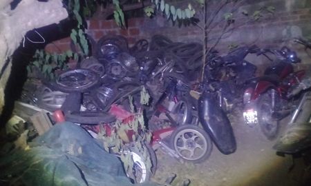 Así encontraron las partes de motos los agentes del Comando. Así encontraron las partes de motos los agentes del Comando.