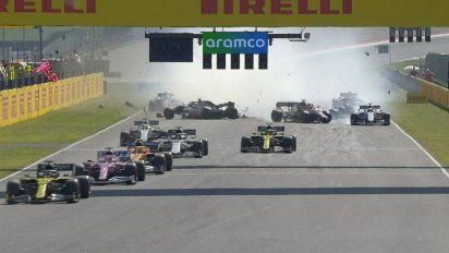 Fórmula 1: FIA advierte a 12 pilotos tras el choque masivo en el GP de Mugello