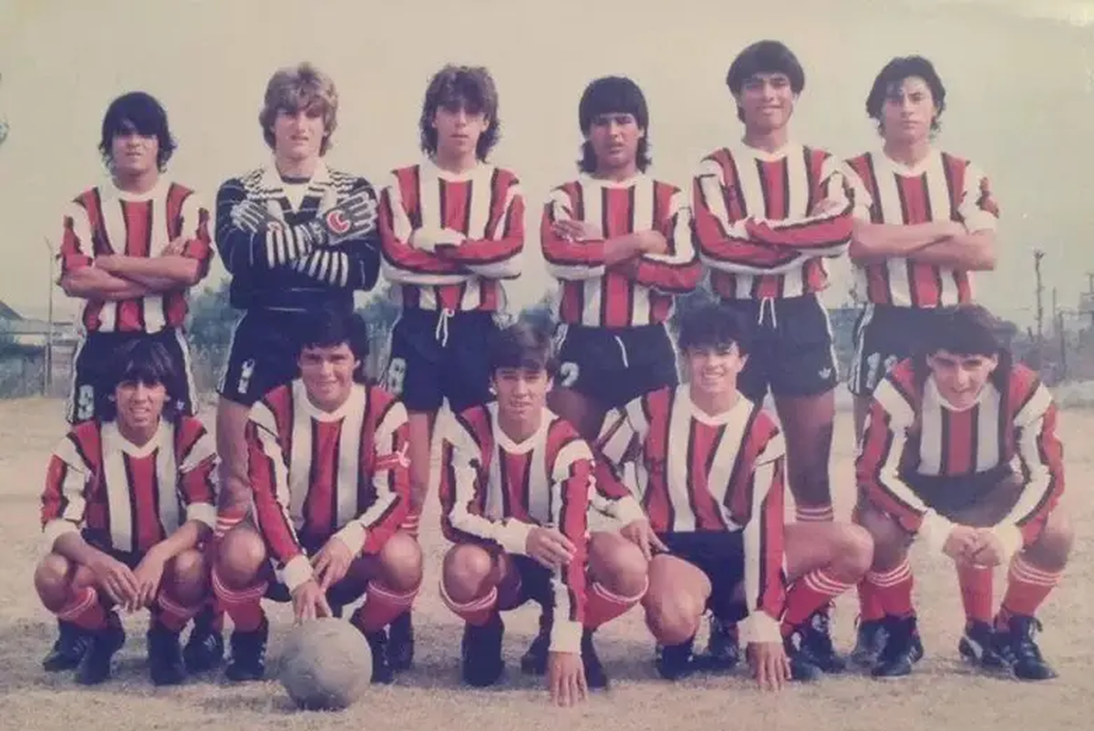 Javier Milei en sus tiempos de arquero en las inferiores de Chacarita.