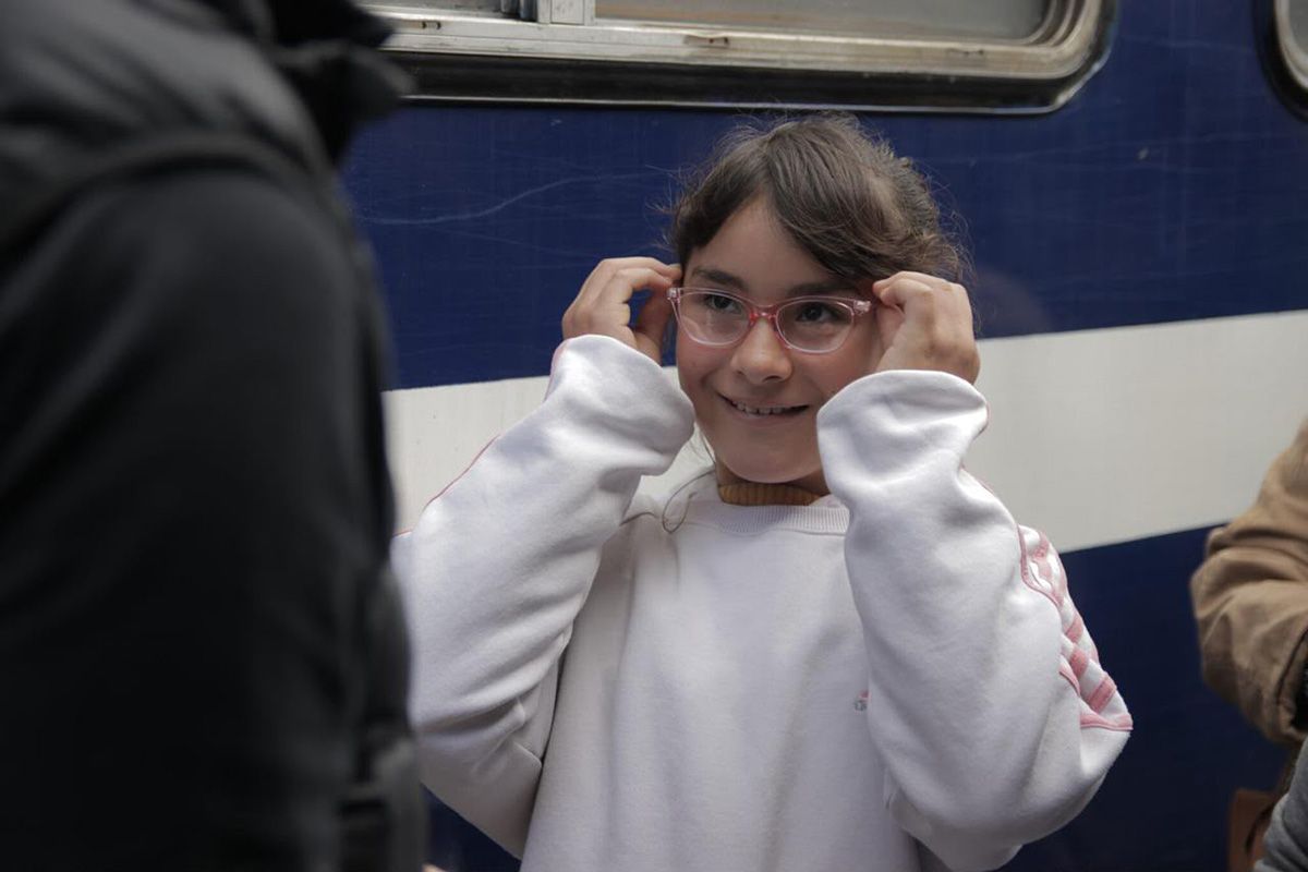 Oftalmología y entrega de lentes en el acto, exclusivo para niños y niñas de 6 a 17 años, es uno de los servicios que ofrecen el programa Santa Fe Acá y el Tren de Capital Humano.
