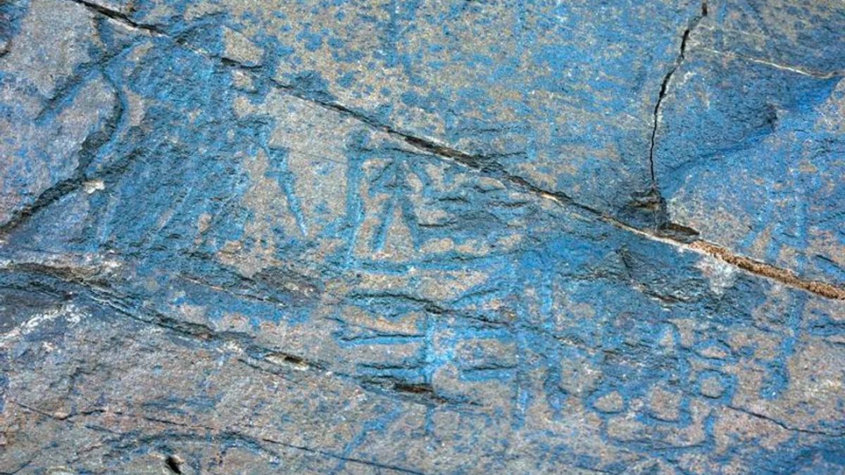 Fue identificada como la única piedra grabada conocida de la dinastía Qin. Fue identificada como la única piedra grabada conocida de la dinastía Qin.