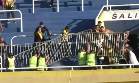 copa libertadores: graves incidentes entre los hinchas de rosario central y penarol copa libertadores: graves incidentes entre los hinchas de rosario central y penarol