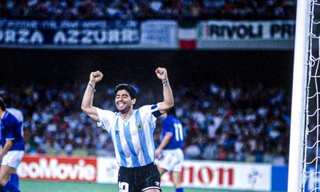 Diego Maradona celebra el gol de Claudio Caniggia a Italia. Diego Maradona celebra el gol de Claudio Caniggia a Italia.
