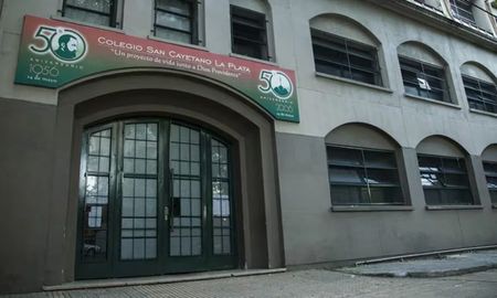 Escándalo en una escuela católica de La Plata: editó fotos de sus compañeras para que aparecieran desnudas. Escándalo en una escuela católica de La Plata: editó fotos de sus compañeras para que aparecieran desnudas.
