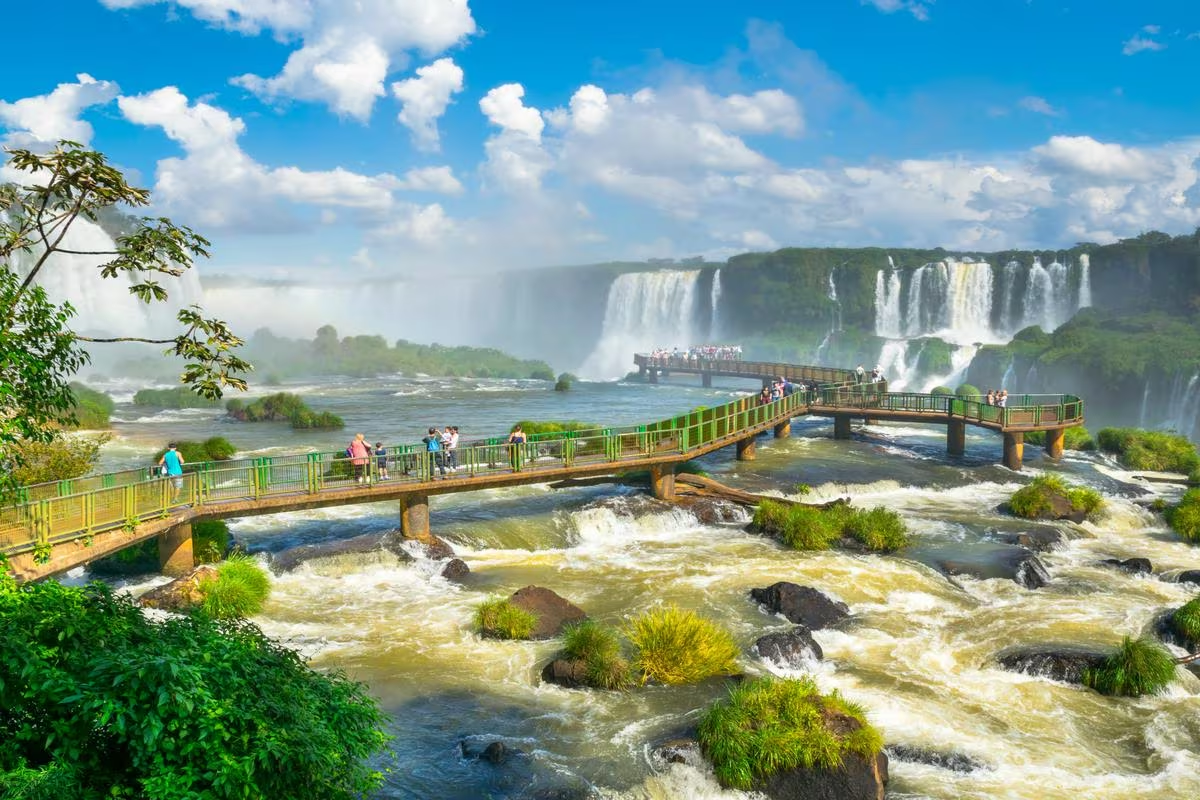 Hay tiempo de votar por las Cataratas del Iguazú hasta el 7 de abril. Hay tiempo de votar por las Cataratas del Iguazú hasta el 7 de abril.