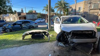Fuerte accidente en barrio Guadalupe: un hombre fue trasladado al Hospital Iturraspe
