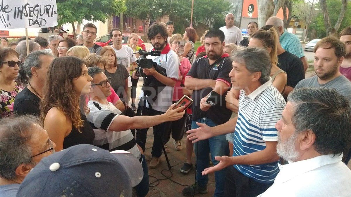 Fuertes cruces con el intendente de Rincón: Te estás riendo de todos los que te votamos