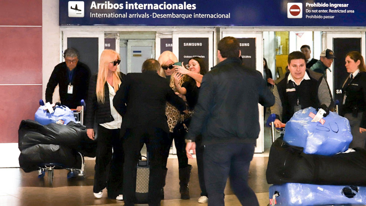 Susana Giménez en el aeropuerto de Ezeiza. Susana Giménez en el aeropuerto de Ezeiza.