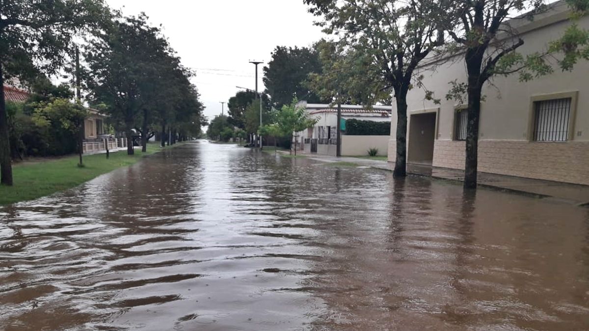El 70% de la ciudad de Coronda se vio afectada por los anegamientos de este jueves.