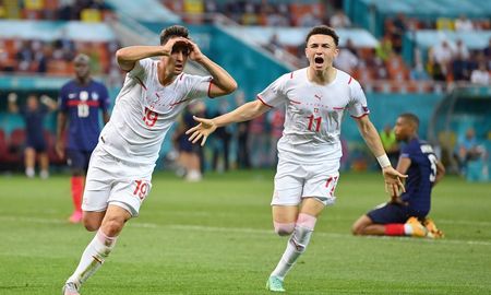 Francia y Suiza juegan por un lugar en los cuartos de final de la Eurocopa, donde aguarda España. Francia y Suiza juegan por un lugar en los cuartos de final de la Eurocopa, donde aguarda España.