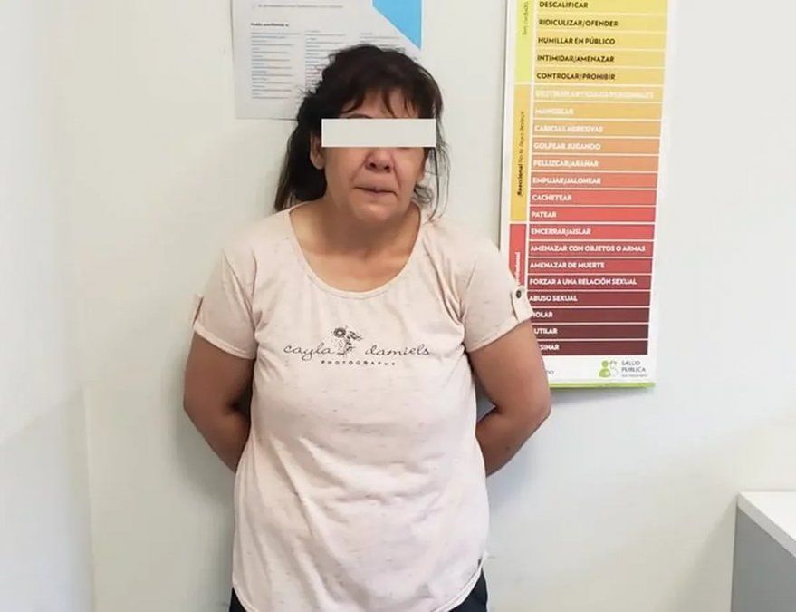 Una mujer degolló a su exmarido en su casa: Vi a mi papá bañado en sangre