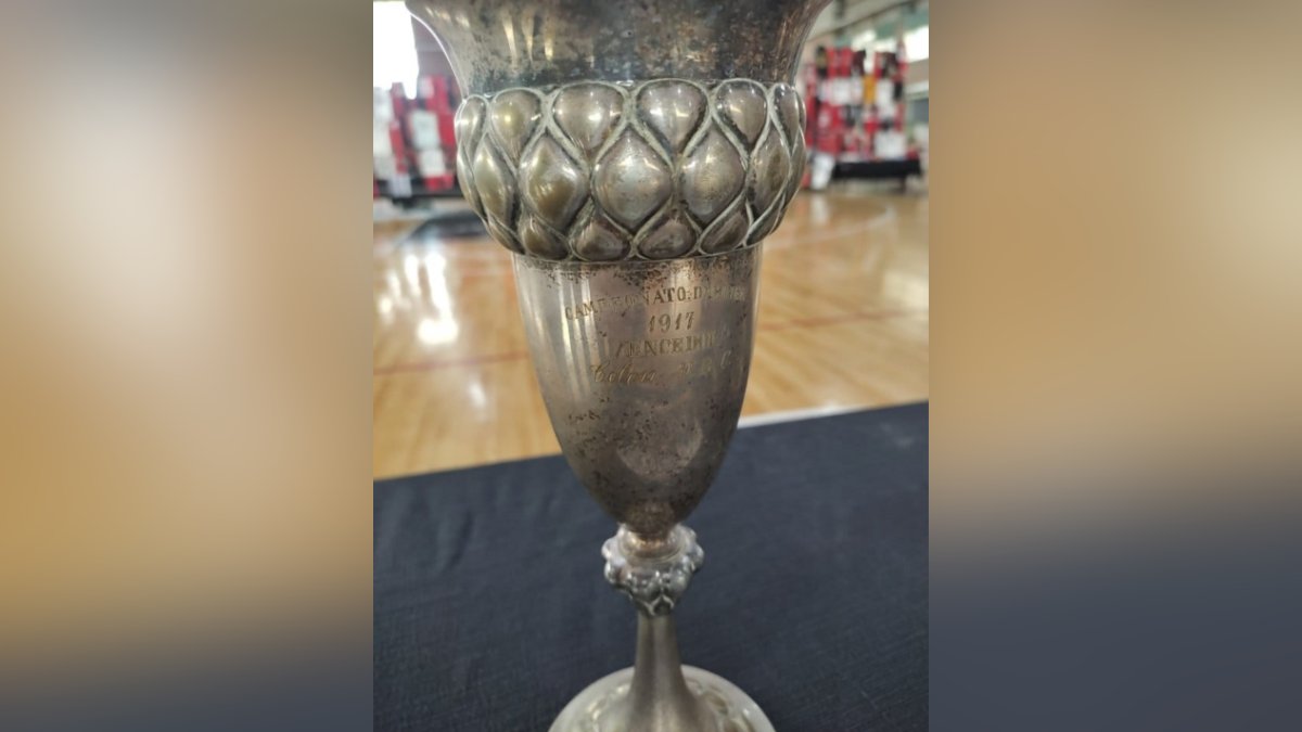 La copa Hiver es el trofeo más añejo que guarda el muso de Colón. La copa Hiver es el trofeo más añejo que guarda el muso de Colón.