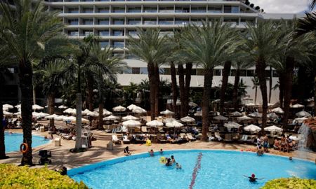 Un hotel en Eilat, Israel. Un hotel en Eilat, Israel.