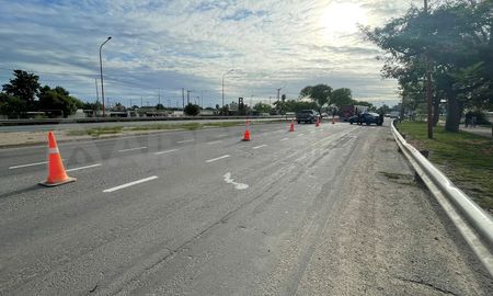 Instalaron un patrullero en uno de los ingresos a la ciudad de Santa Fe, tras la ola de inseguridad en la zona Instalaron un patrullero en uno de los ingresos a la ciudad de Santa Fe, tras la ola de inseguridad en la zona