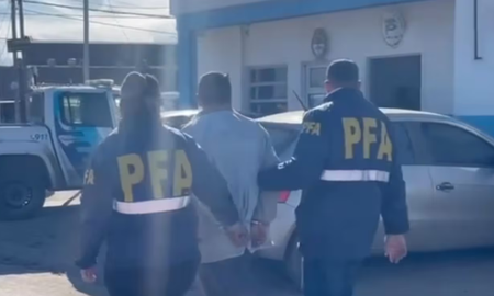 Un hombre, que mató a su vecino y huyó, fue detenido casi una década después, en Buenos Aires. Un hombre, que mató a su vecino y huyó, fue detenido casi una década después, en Buenos Aires.