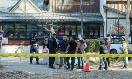 Uno de los puntazos le perforó un pulmón y provocó su muerte. Uno de los puntazos le perforó un pulmón y provocó su muerte.