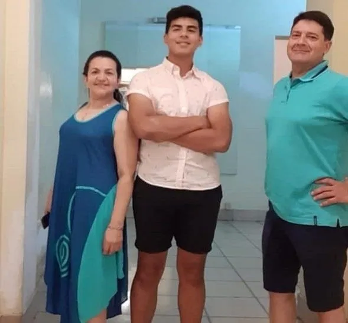Fernando Báez Sosa y sus padres disfrutando el amor que se tenían.