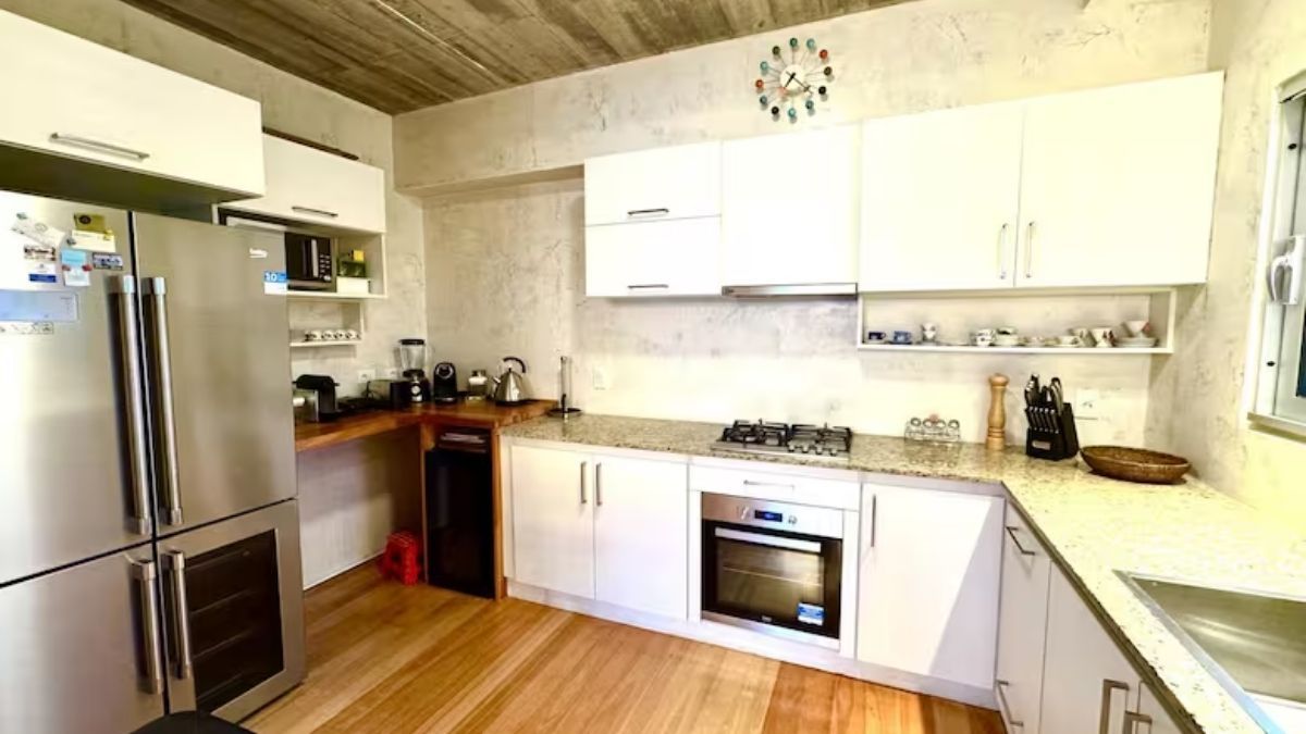 La cocina está completamente equipada. La cocina está completamente equipada.
