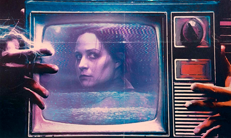 Censor juega todo el tiempo con la nostalgia del VHS, de las películas en celuloide, esa aberración cromática con que los televisores de tubo mostraban las películas, pero al mismo tiempo tiene una calidad de imagen impresionante. Censor juega todo el tiempo con la nostalgia del VHS, de las películas en celuloide, esa aberración cromática con que los televisores de tubo mostraban las películas, pero al mismo tiempo tiene una calidad de imagen impresionante.