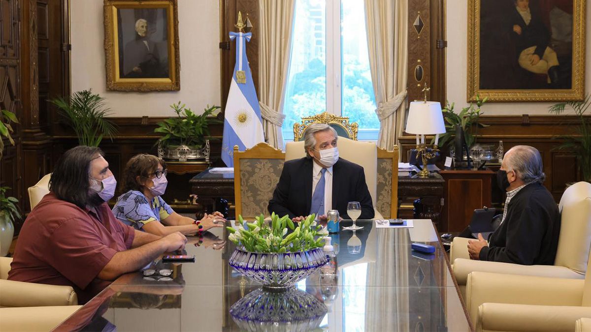 El presidente Alberto Fernández recibió en Casa de Gobierno al secretario General de la Central de Trabajadores de la Argentina (CTA), Hugo Yasky; el secretario General del Sindicato Unificado de Trabajadores de la Educación de Buenos Aires (Suteba), Roberto Baradel, y la secretaria General de la Confederación de Trabajadores de la Educación (Ctera), Sonia Alesso.