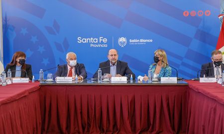 El gobernador Omar Perotti, la vicegobernadora Alejandra Rodenas y el presidente de la Corte, Rafael Gutiérrez, encabezaron la reunión de la Junta Provincial de Seguridad.&nbsp;
