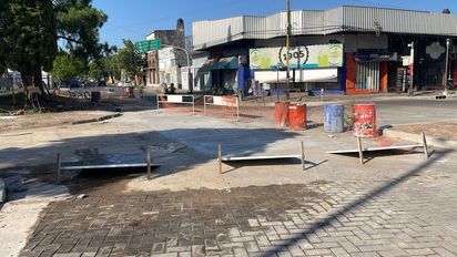 Apareció una filtración de agua en la obra en J.J. Paso: será reparada para habilitar el tránsito en la zona